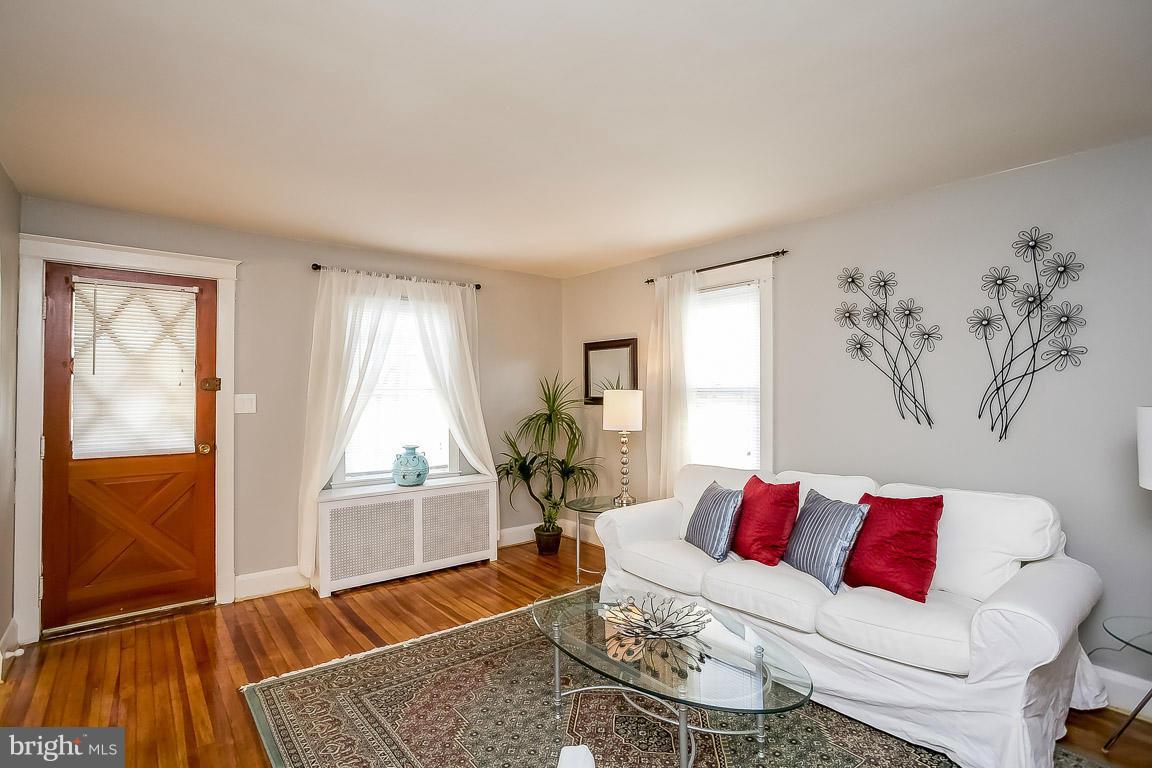 8321 Beryl Road Baltimore, MD 21234 - Photo 5 of 29 Living Room