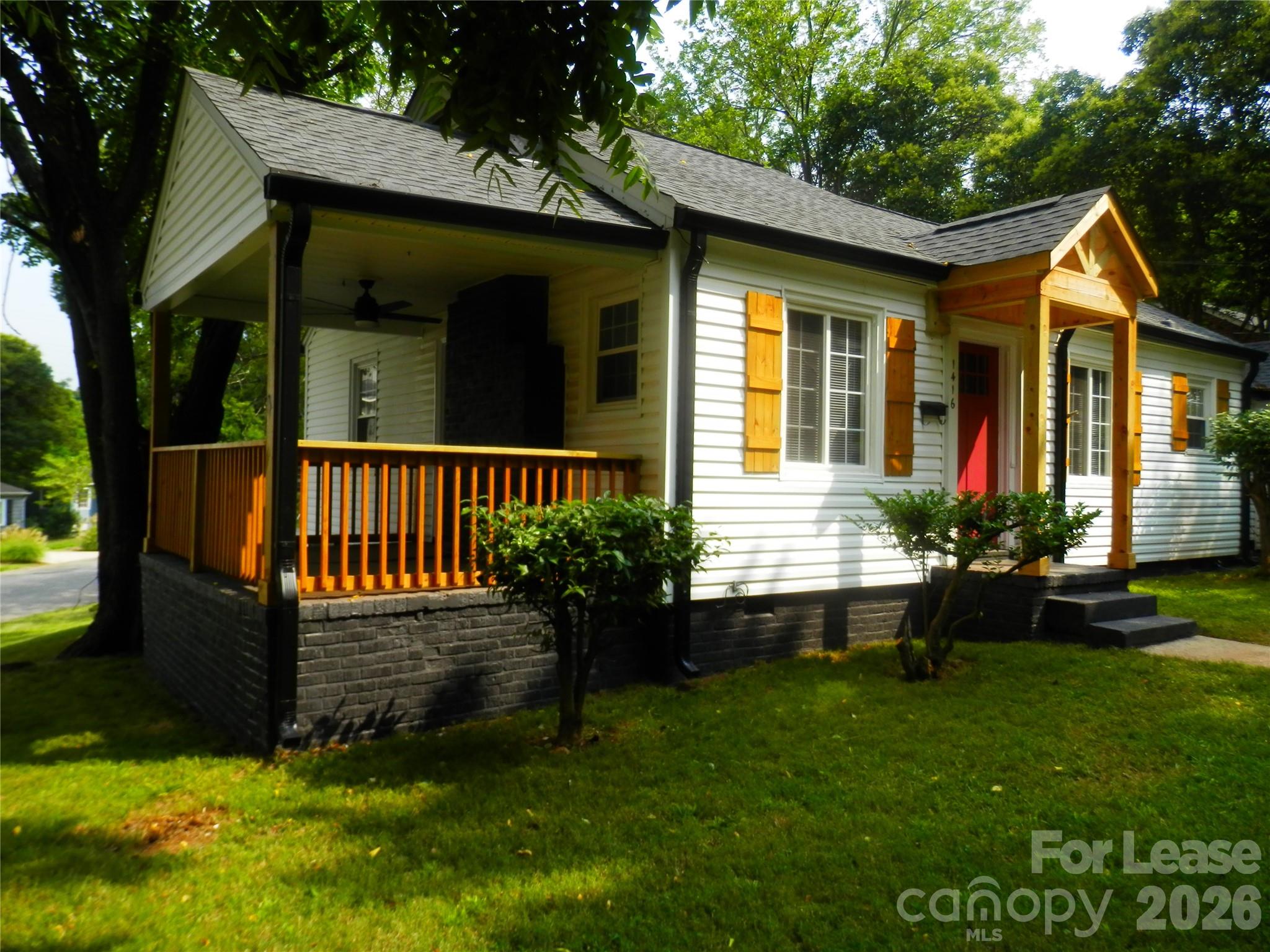 1416 Effingham Road Charlotte, NC 28208 - Photo 2 of 27