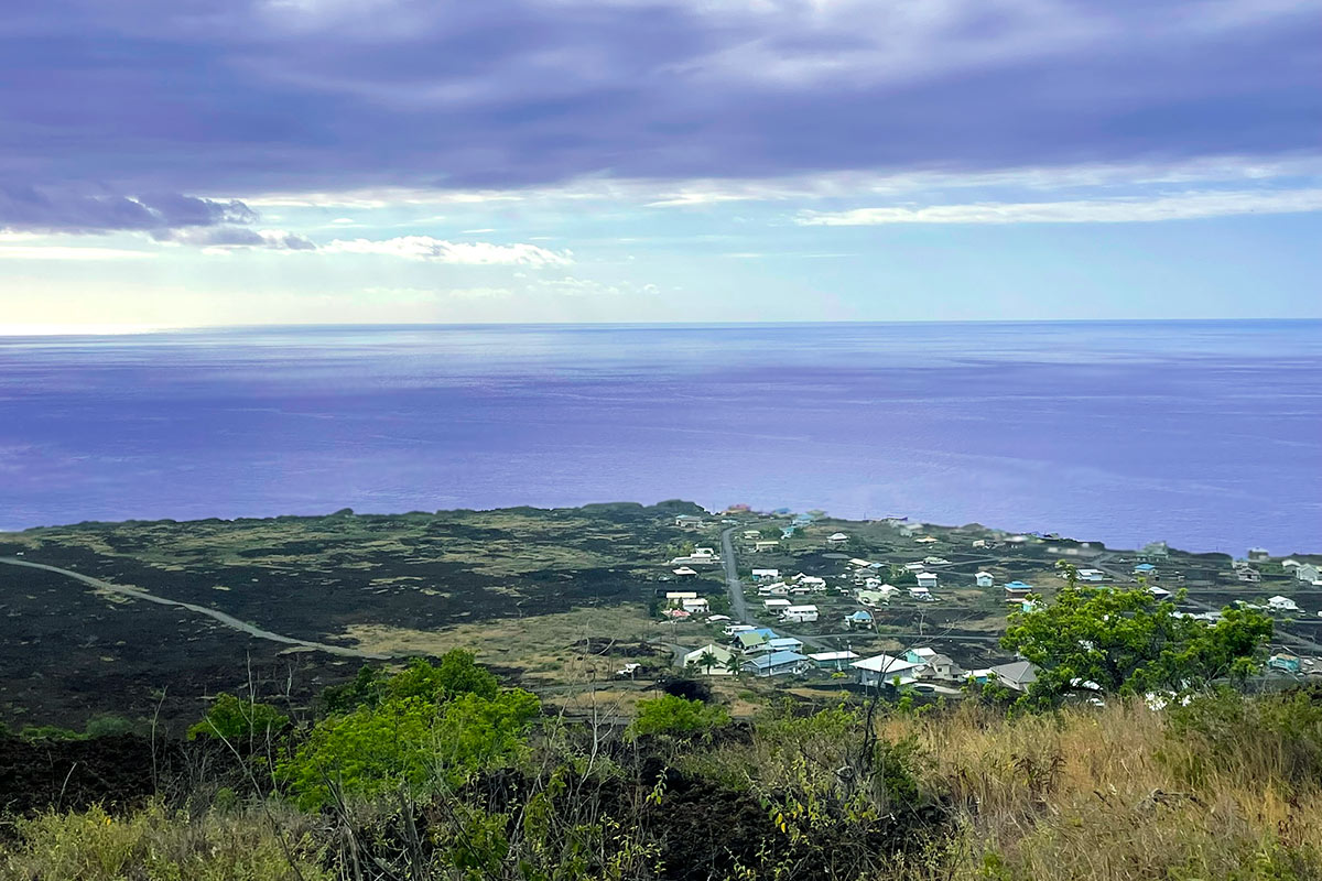 4 Milolii Road Captain Cook, HI 96704 - Photo 20 of 21 a view of a yard with an ocean