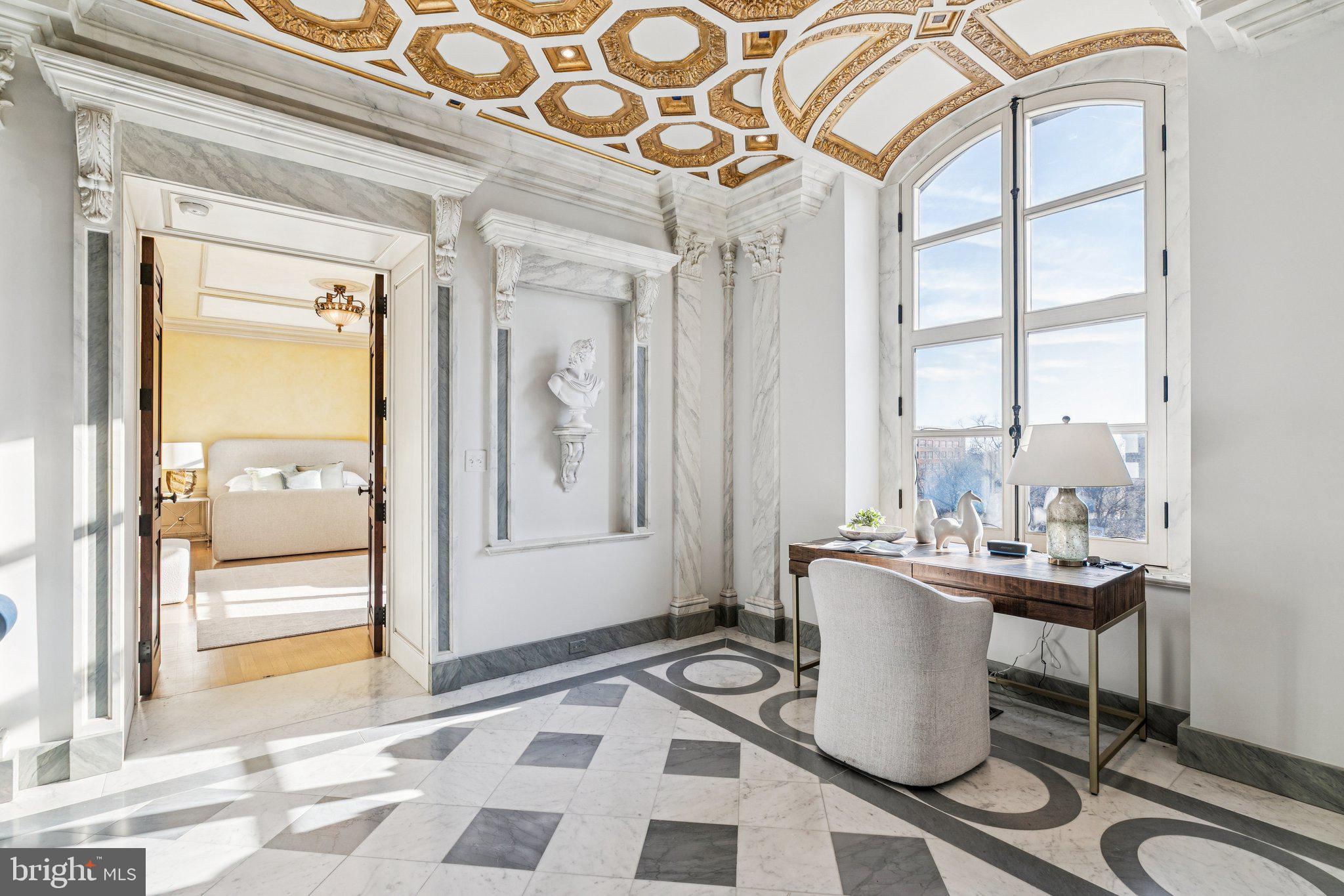 421 Chestnut Street, Unit 401 Philadelphia, PA 19106 - Photo 16 of 36 a dining room with furniture and window