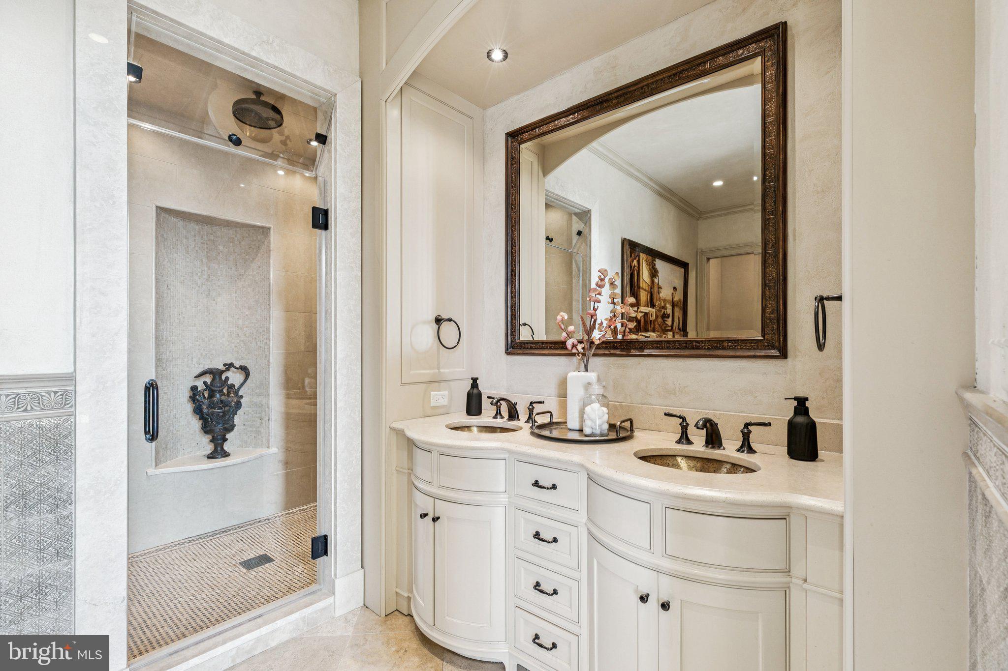 421 Chestnut Street, Unit 401 Philadelphia, PA 19106 - Photo 19 of 36 a bathroom with a double vanity sink mirror and bathtub
