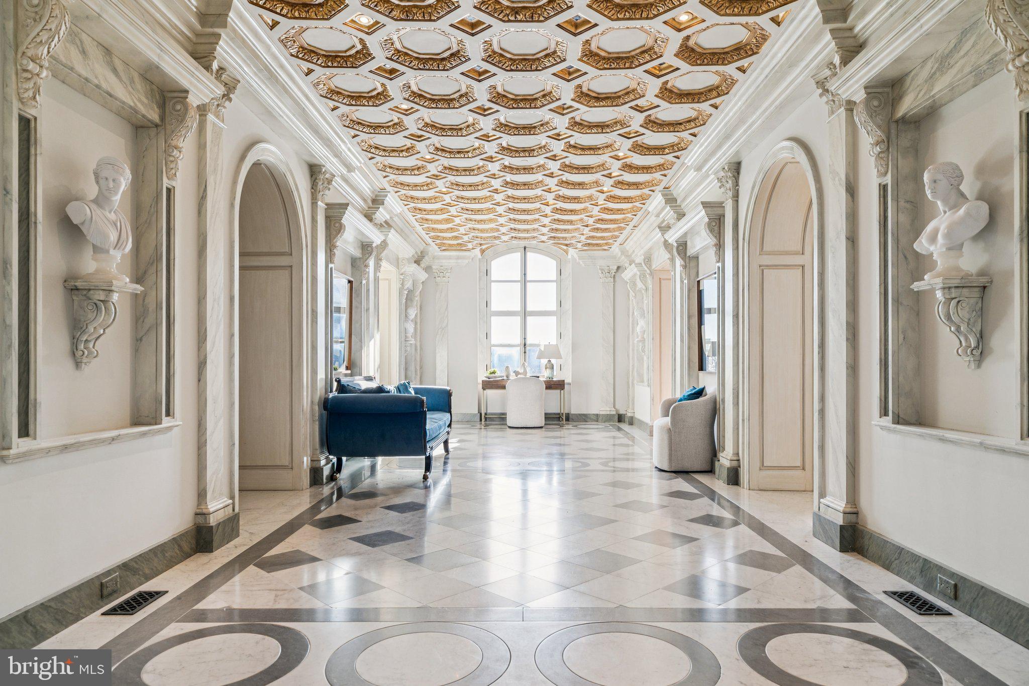 421 Chestnut Street, Unit 401 Philadelphia, PA 19106 - Photo 2 of 36 a living room with furniture
