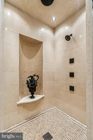 $1,650,000 | 421 Chestnut Street, Unit 401, Philadelphia, PA 19106
