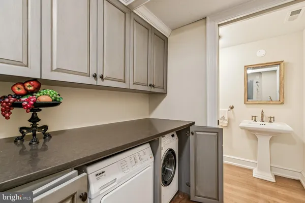 $1,650,000 | 421 Chestnut Street, Unit 401, Philadelphia, PA 19106