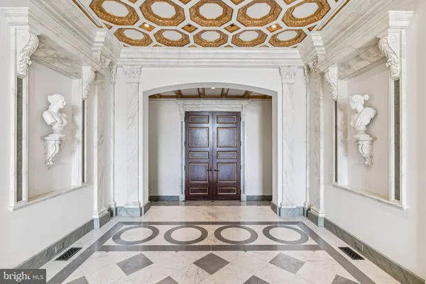 $1,650,000 | 421 Chestnut Street, Unit 401, Philadelphia, PA 19106