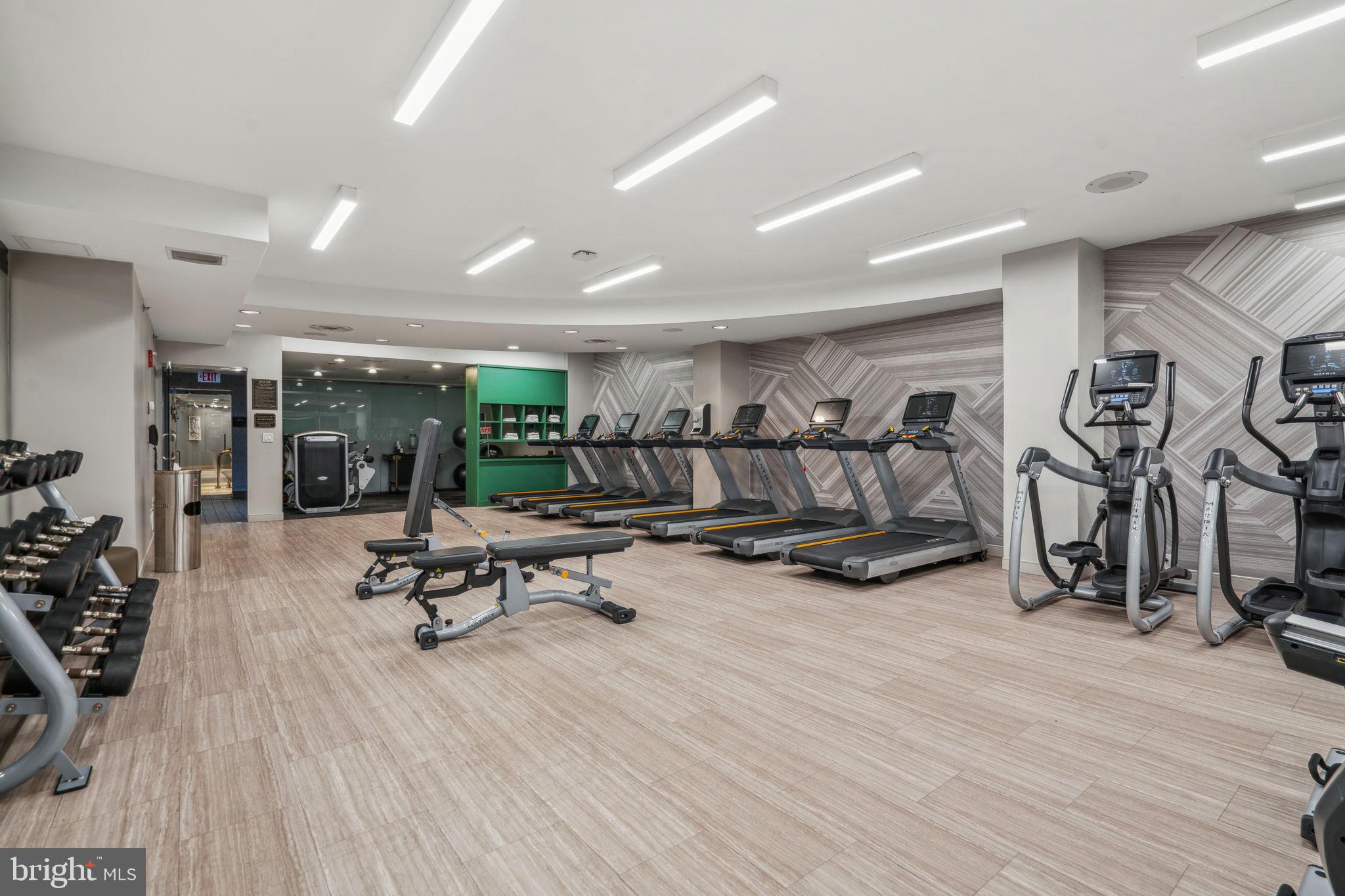421 Chestnut Street, Unit 401 Philadelphia, PA 19106 - Photo 33 of 36 a view of a room with gym equipment