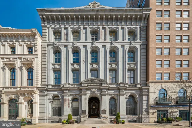 $1,650,000 | 421 Chestnut Street, Unit 401, Philadelphia, PA 19106