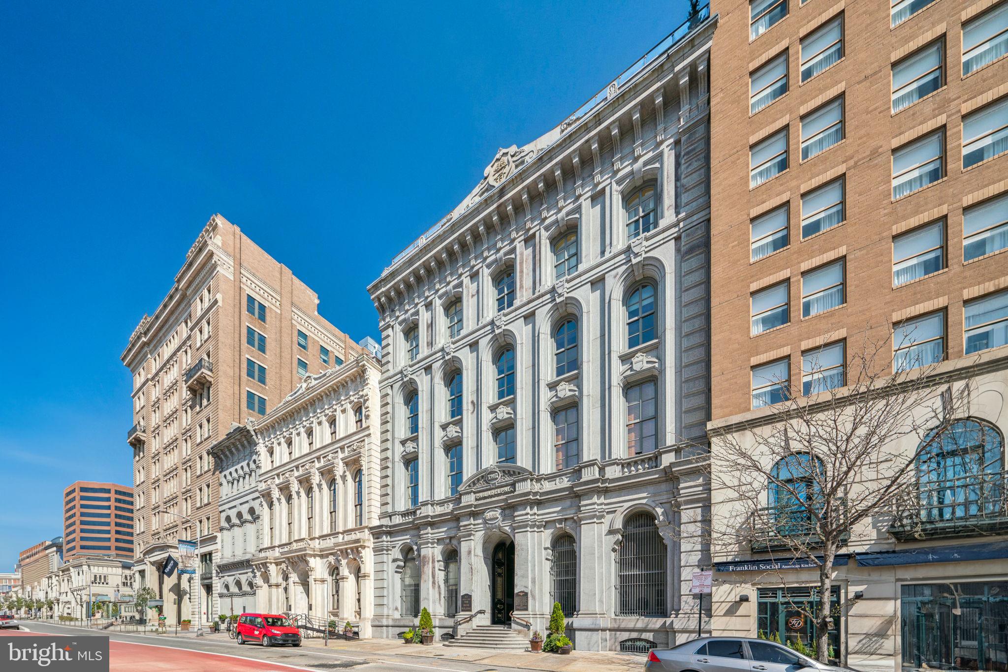 421 Chestnut Street, Unit 401 Philadelphia, PA 19106 - Photo 36 of 36 front view of a building