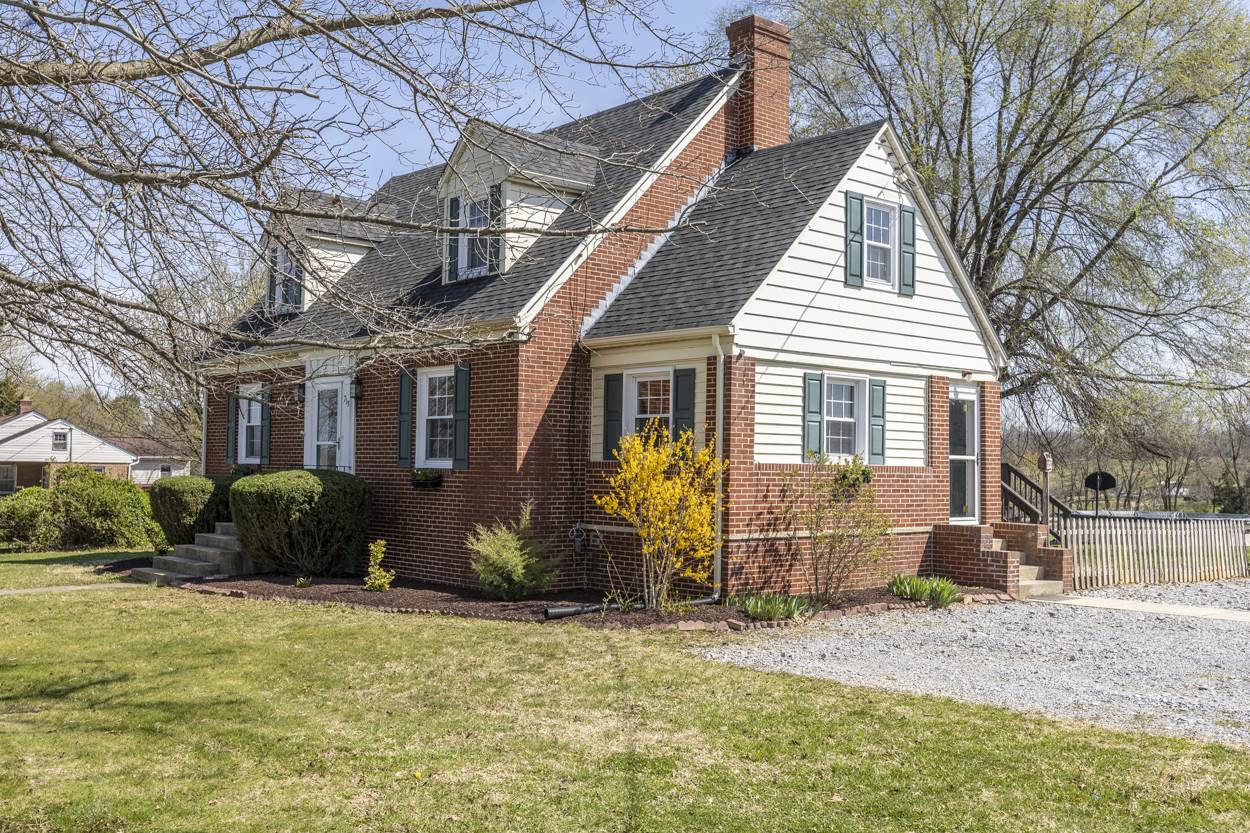 713 Battlefield Road Fort Defiance, VA 24437 - Photo 1 of 47 a front view of a house with garden
