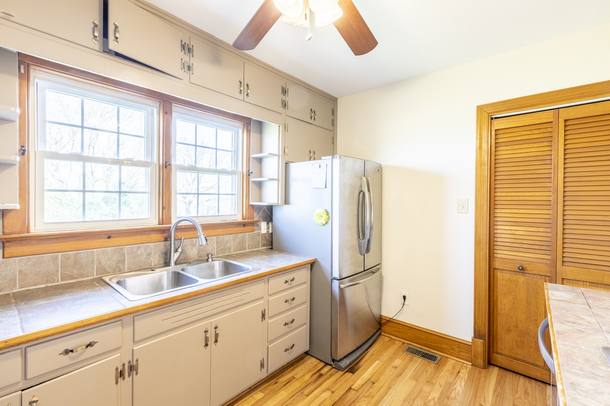 713 Battlefield Road Fort Defiance, VA 24437 - Photo 34 of 47 a kitchen with appliances cabinets and a sink