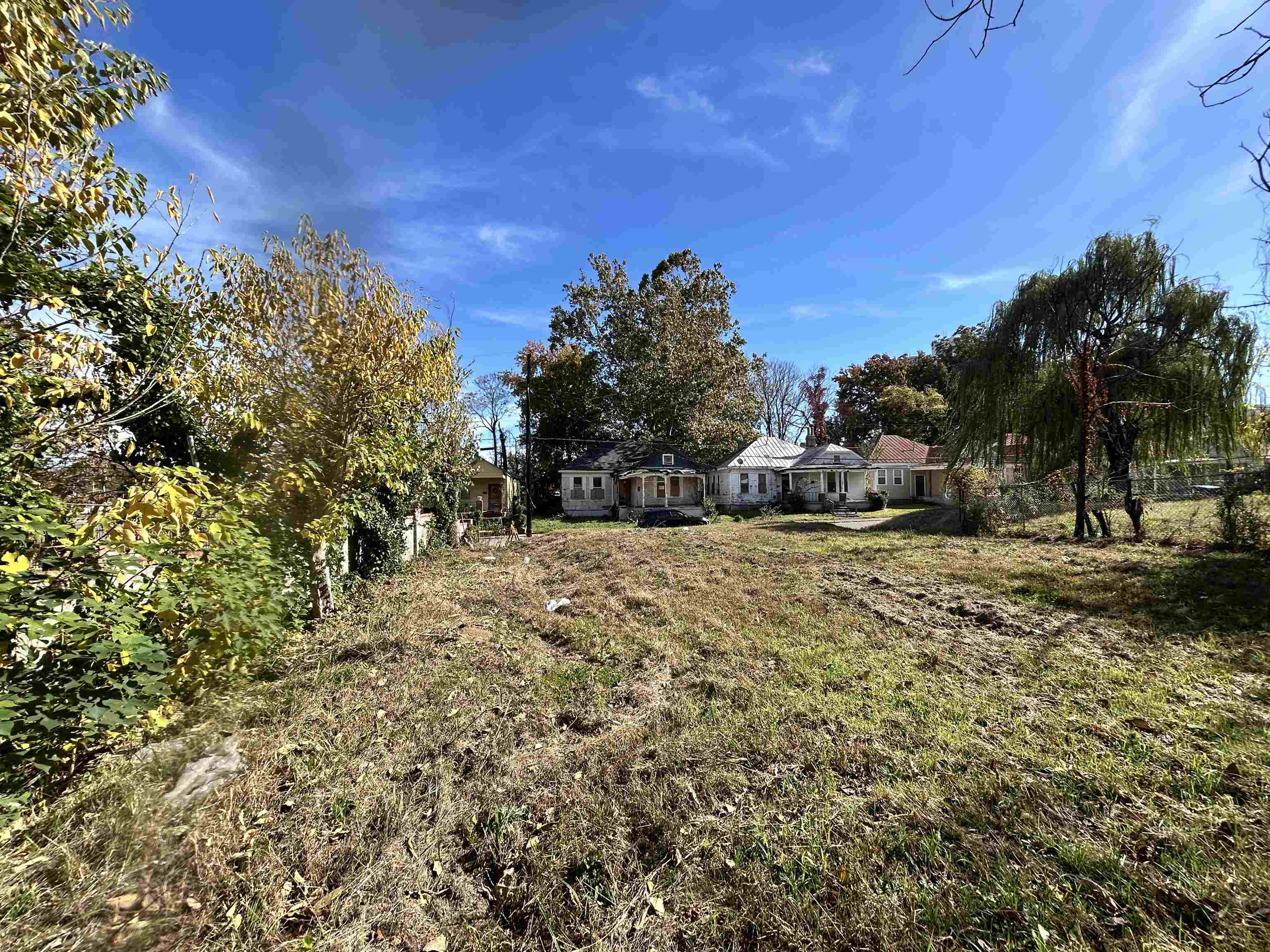 229 Leath Street Memphis, TN 38105 - Photo 4 of 7 a view of outdoor space and trees