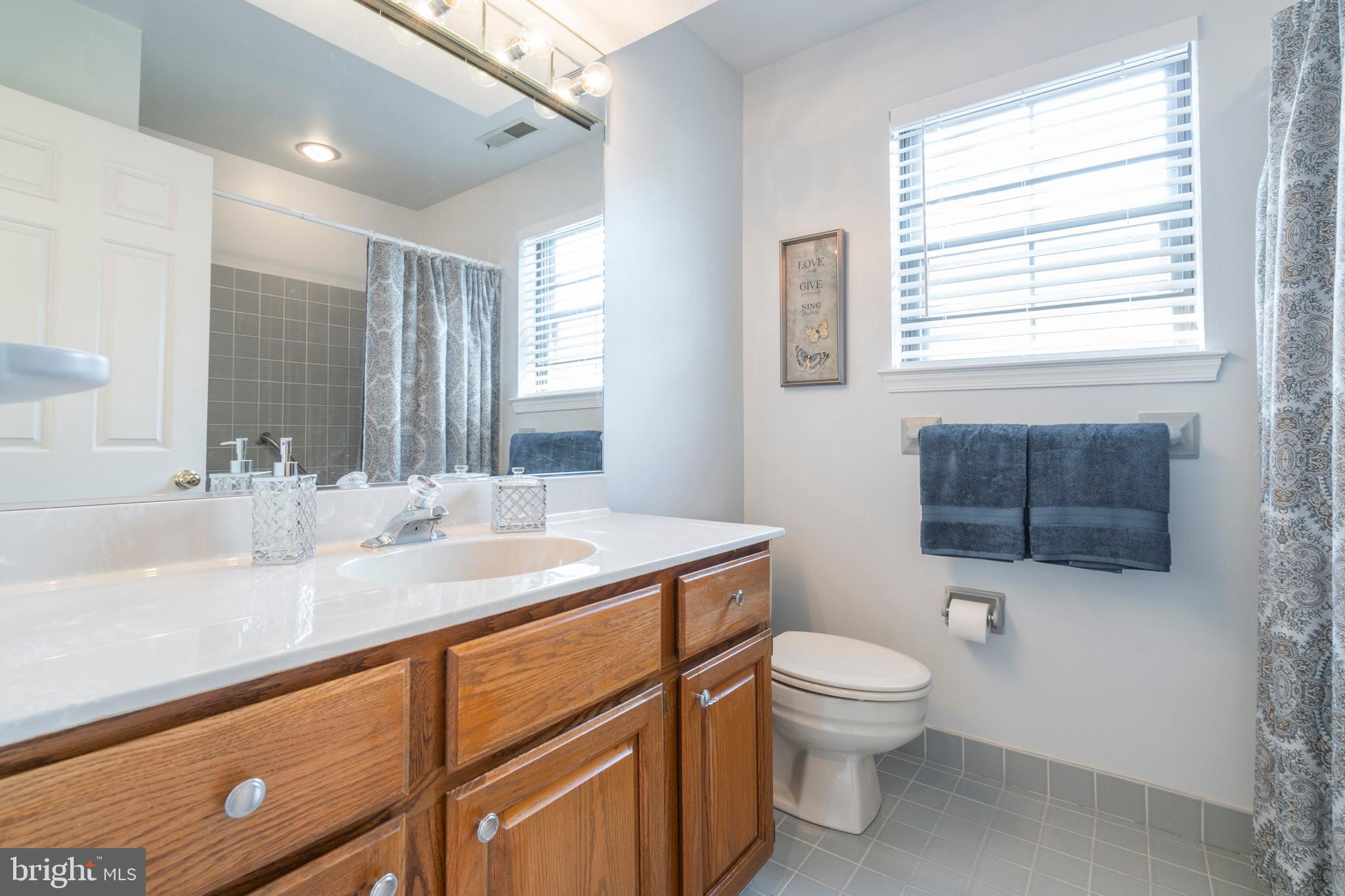 14 Highfield Lane Wayne, PA 19087 - Photo 29 of 42 2nd Floor Hall Bath with Tub/Shower Combination