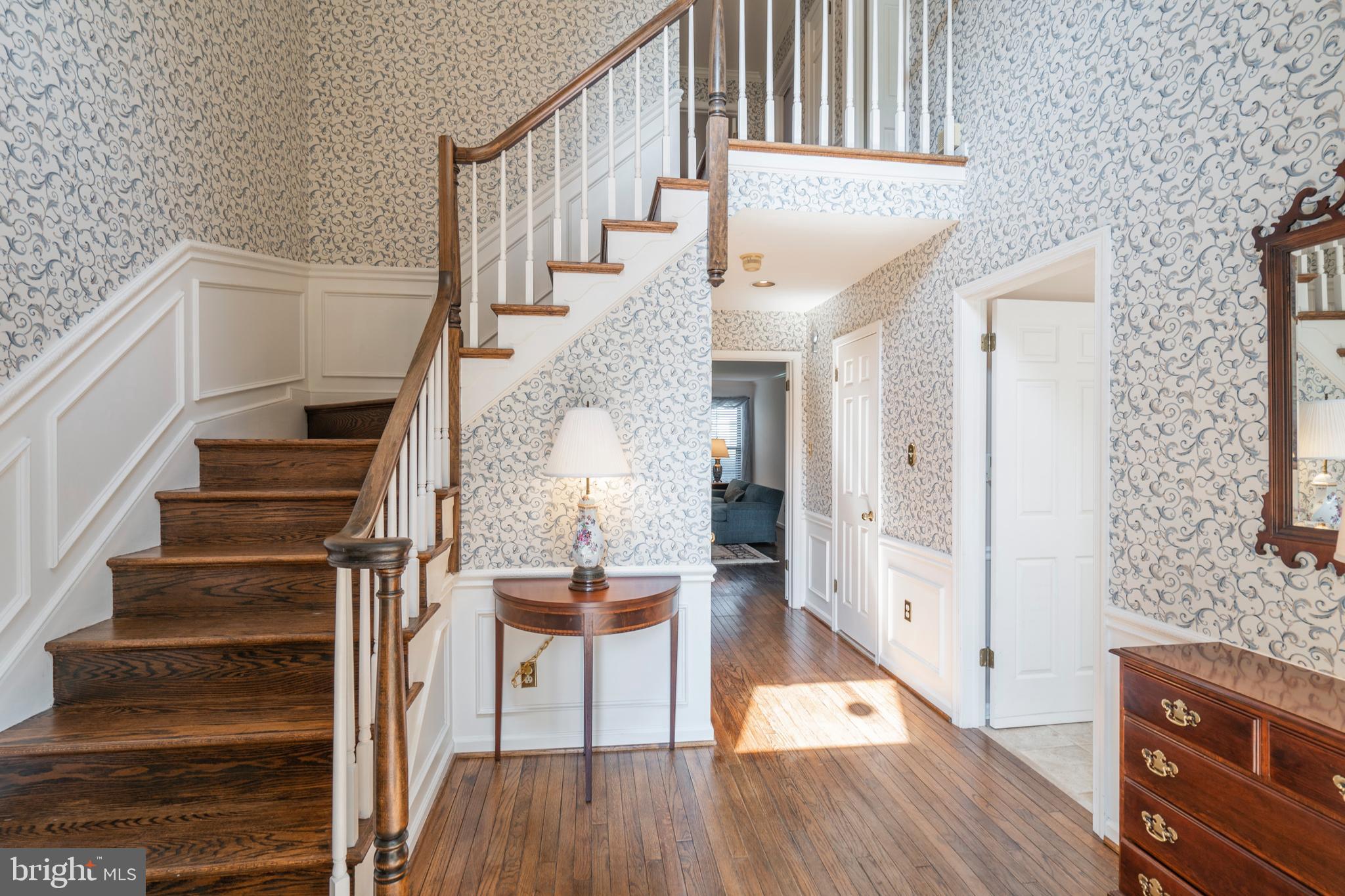 14 Highfield Lane Wayne, PA 19087 - Photo 4 of 42 Sun Lit 2 Story Foyer