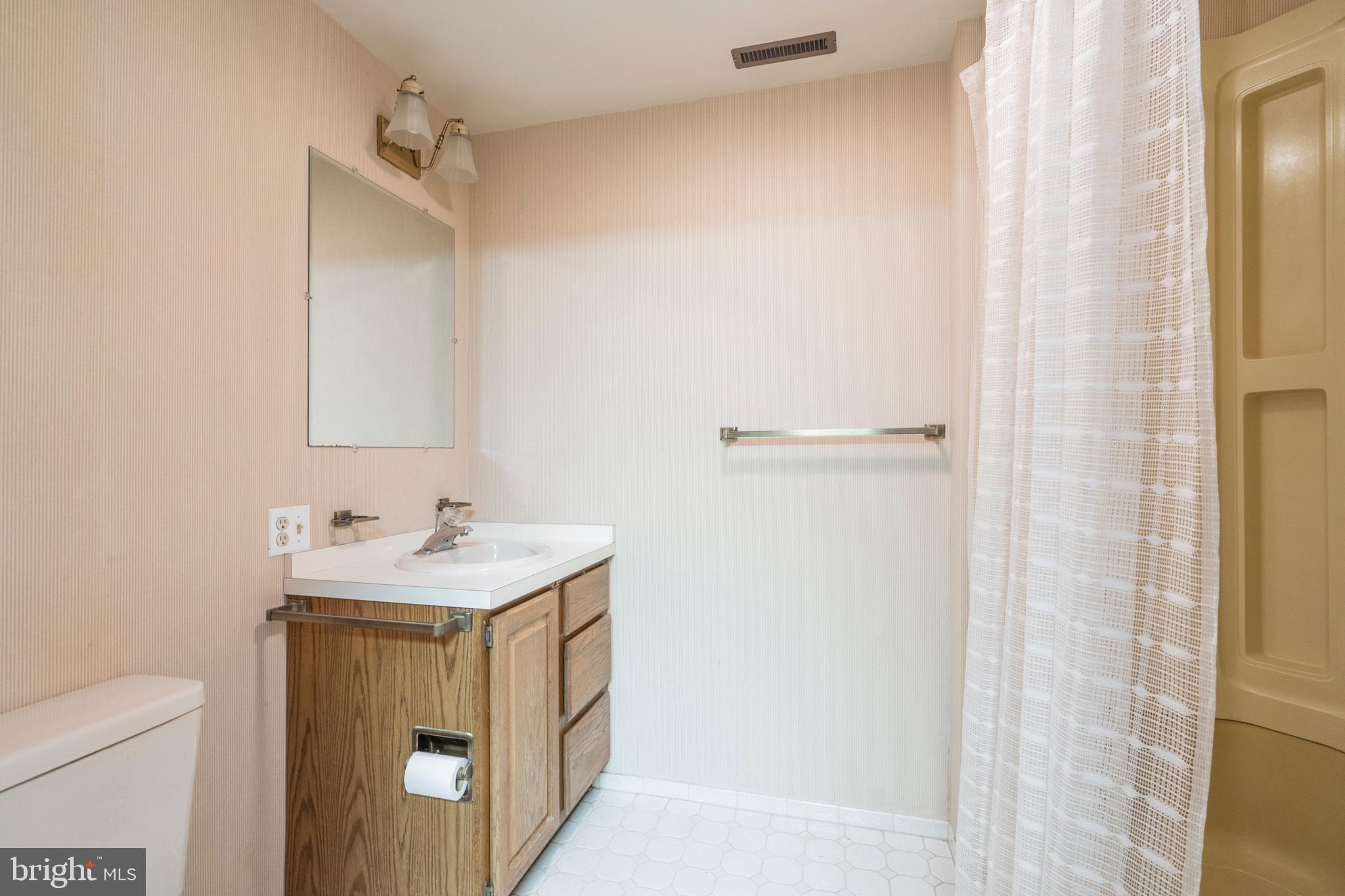 14 Highfield Lane Wayne, PA 19087 - Photo 37 of 42 Basement Full Bathroom