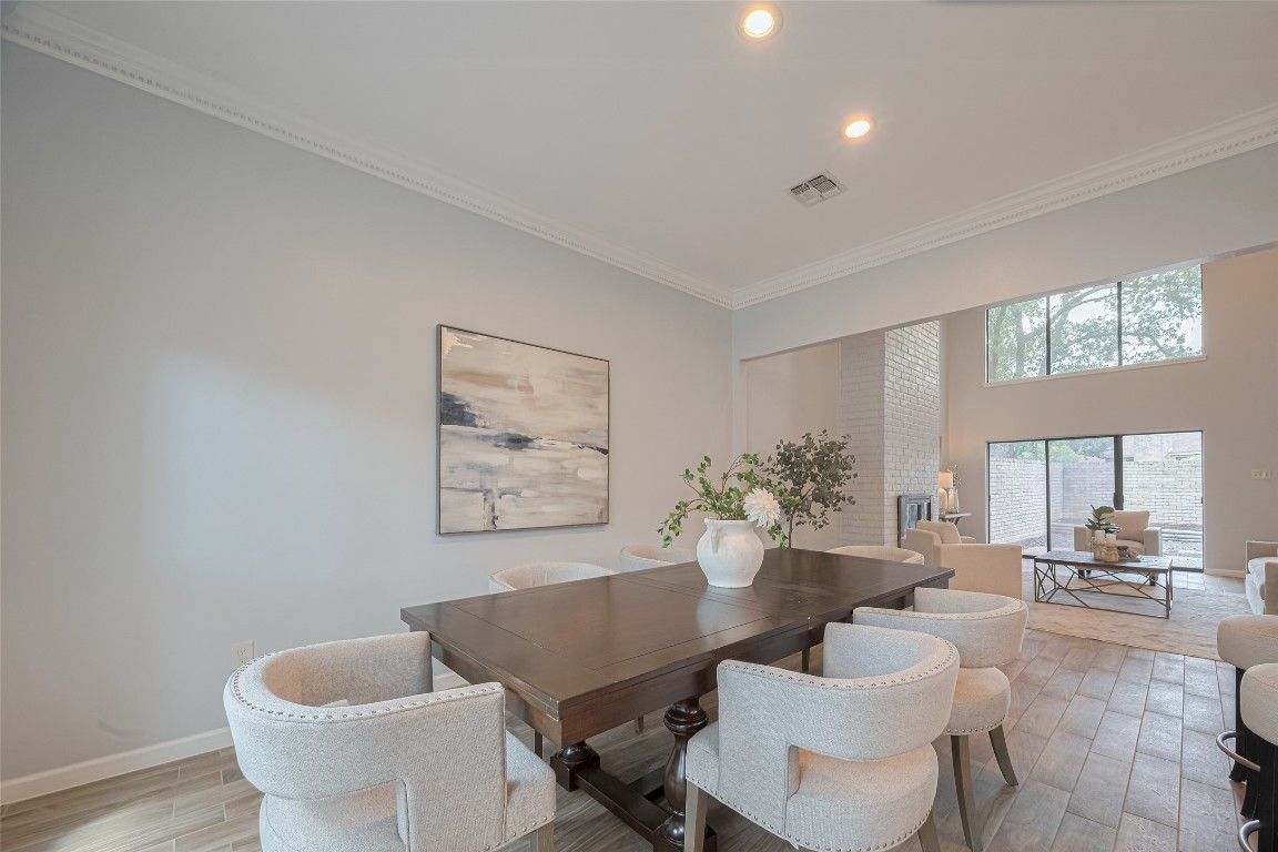 15600 Barkers Landing Road, Unit 20 Houston, TX 77079 - Photo 19 of 49 A neutral color palette will showcase your art in this large wall of the dining room.