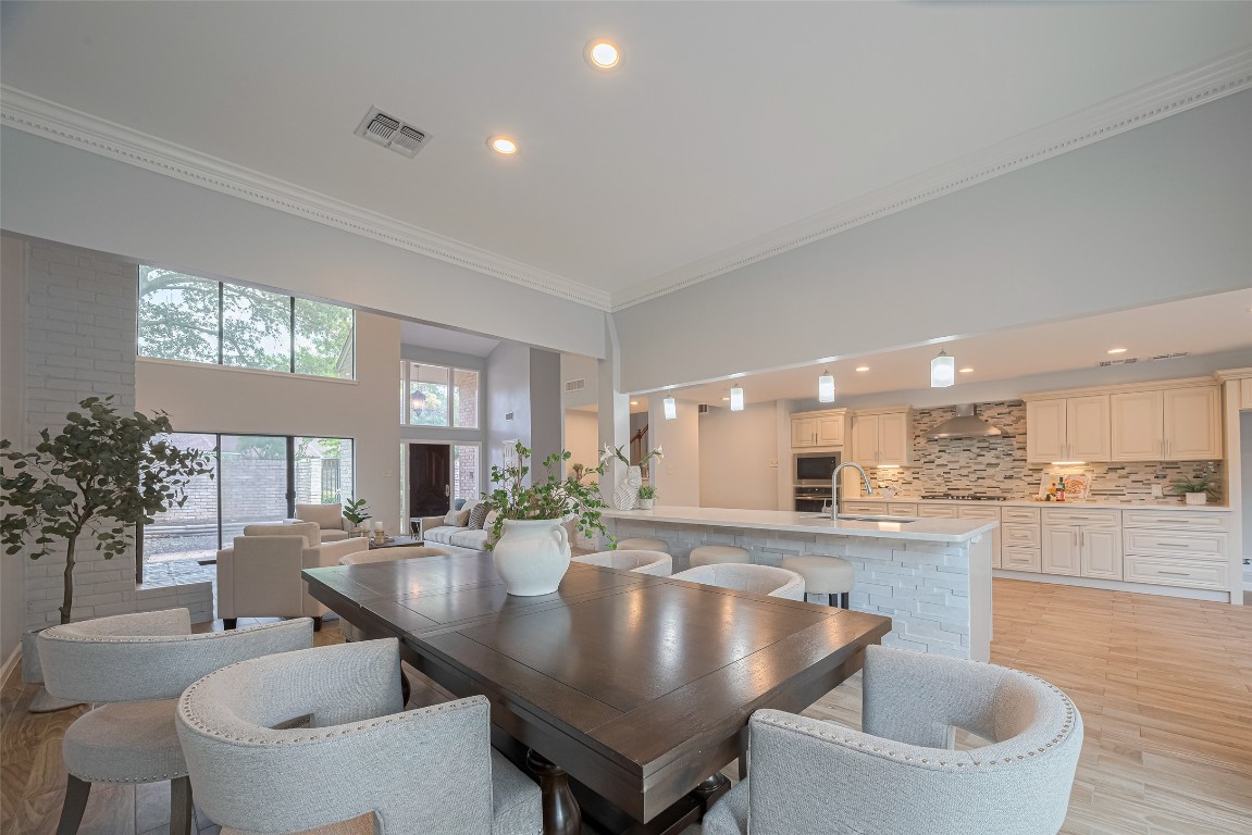 15600 Barkers Landing Road, Unit 20 Houston, TX 77079 - Photo 20 of 49 Another angle showing off this gorgeous space. Imagine entertaining in this space! Fun!