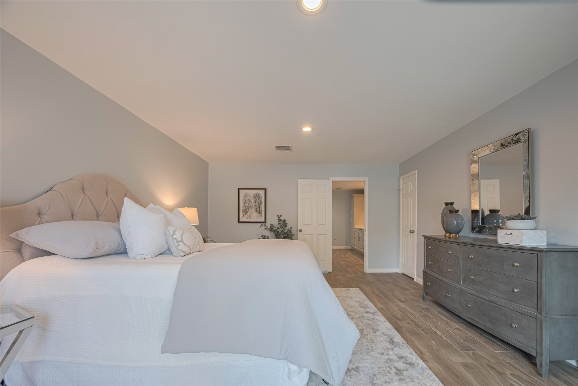 15600 Barkers Landing Road, Unit 20 Houston, TX 77079 - Photo 27 of 49 The spa like bathroom is through the door in the background.