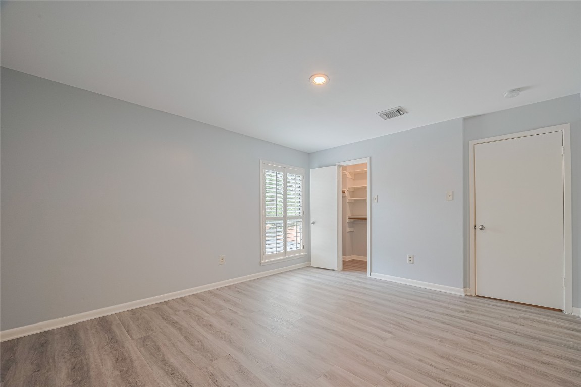15600 Barkers Landing Road, Unit 20 Houston, TX 77079 - Photo 43 of 49 A walk in closet is in the background.