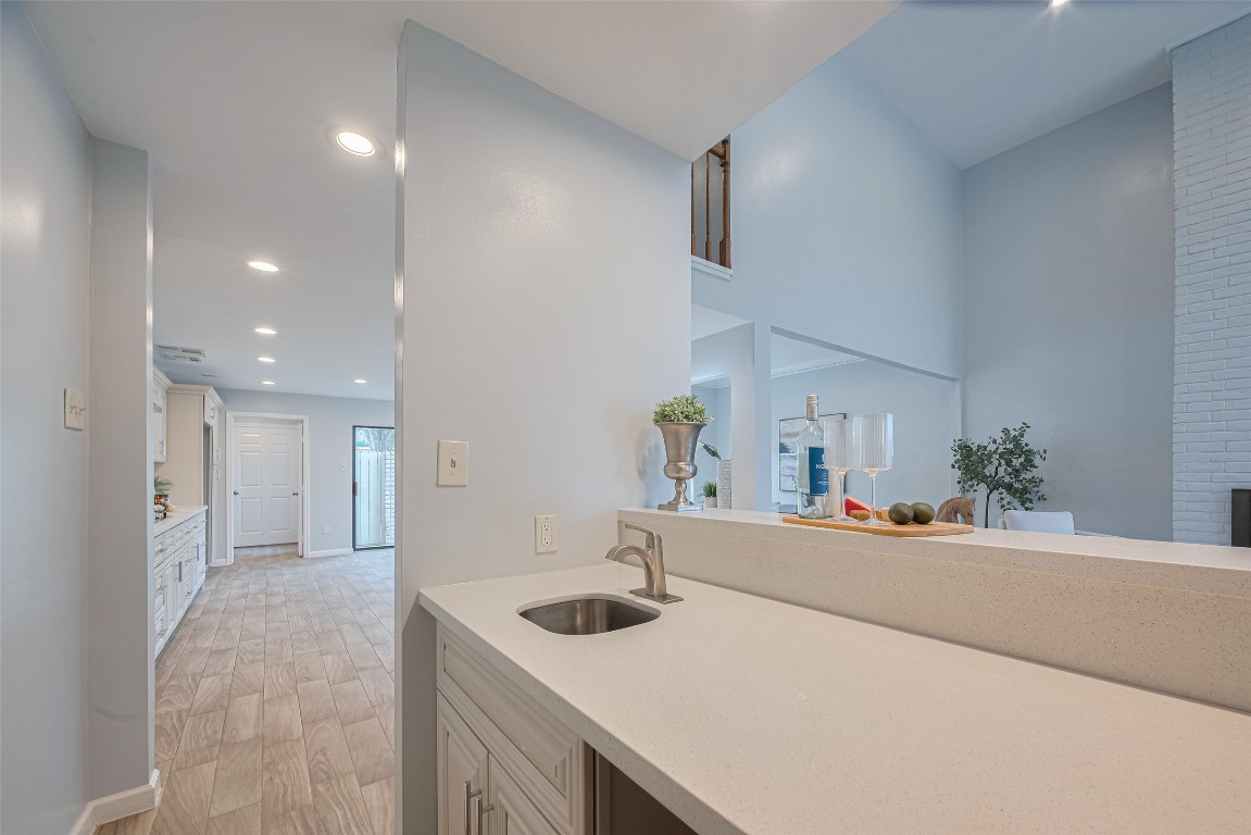 15600 Barkers Landing Road, Unit 20 Houston, TX 77079 - Photo 9 of 49 Perfect for entertaining or family living. It is conveniently adjacent to the kitchen and the living room.