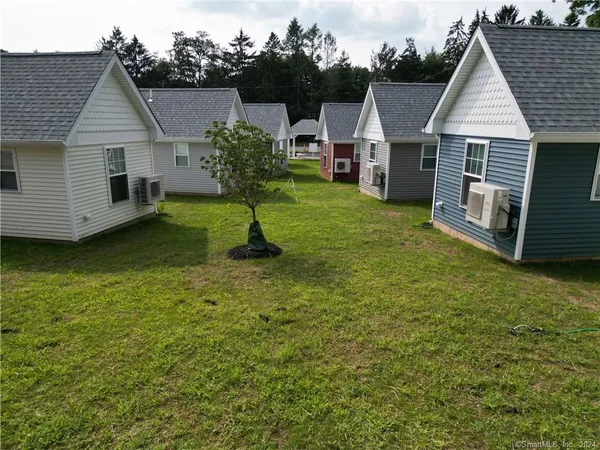 a view of a house with a yard