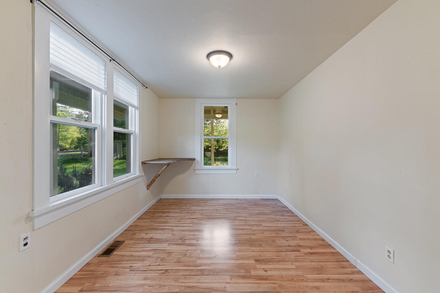 2401 East Fork Road Williams, OR 97544 - Photo 11 of 37 Downstairs Bedroom