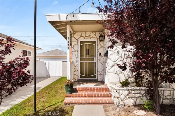 $1,034,999 | 2335 Carfax Avenue, Long Beach, CA 90815
