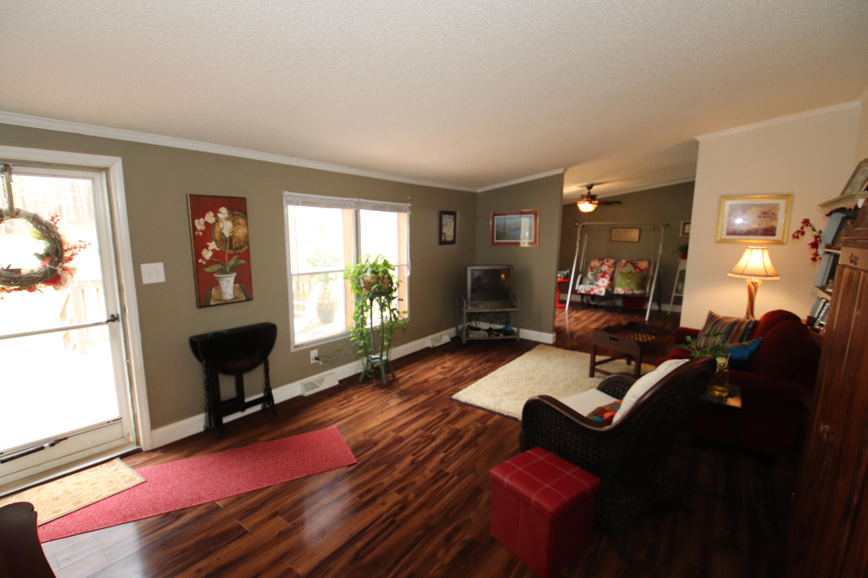 1157 Trough Run Road Moneta, VA 24121 - Photo 14 of 38 Living Room