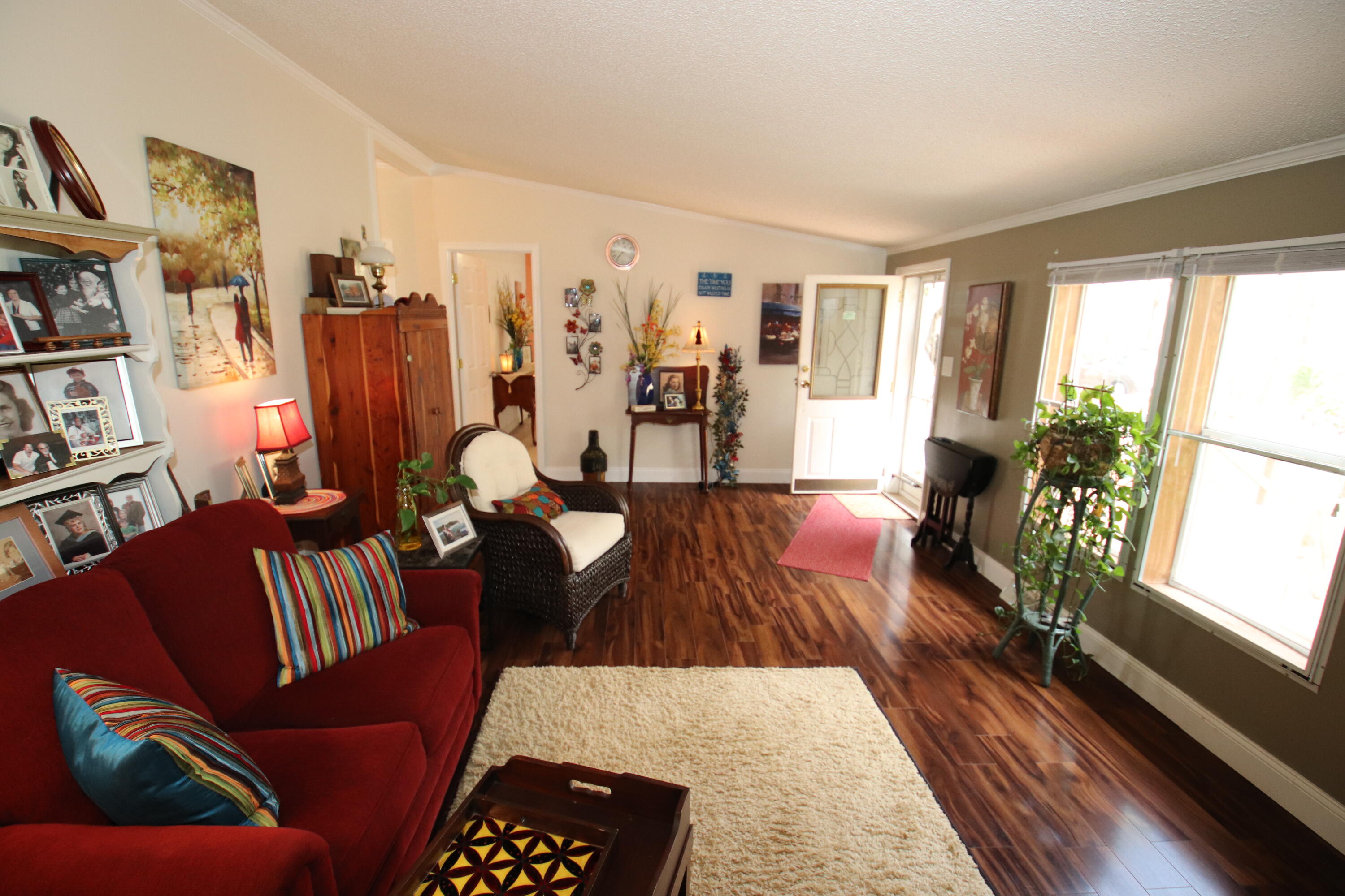 1157 Trough Run Road Moneta, VA 24121 - Photo 4 of 38 Living Room