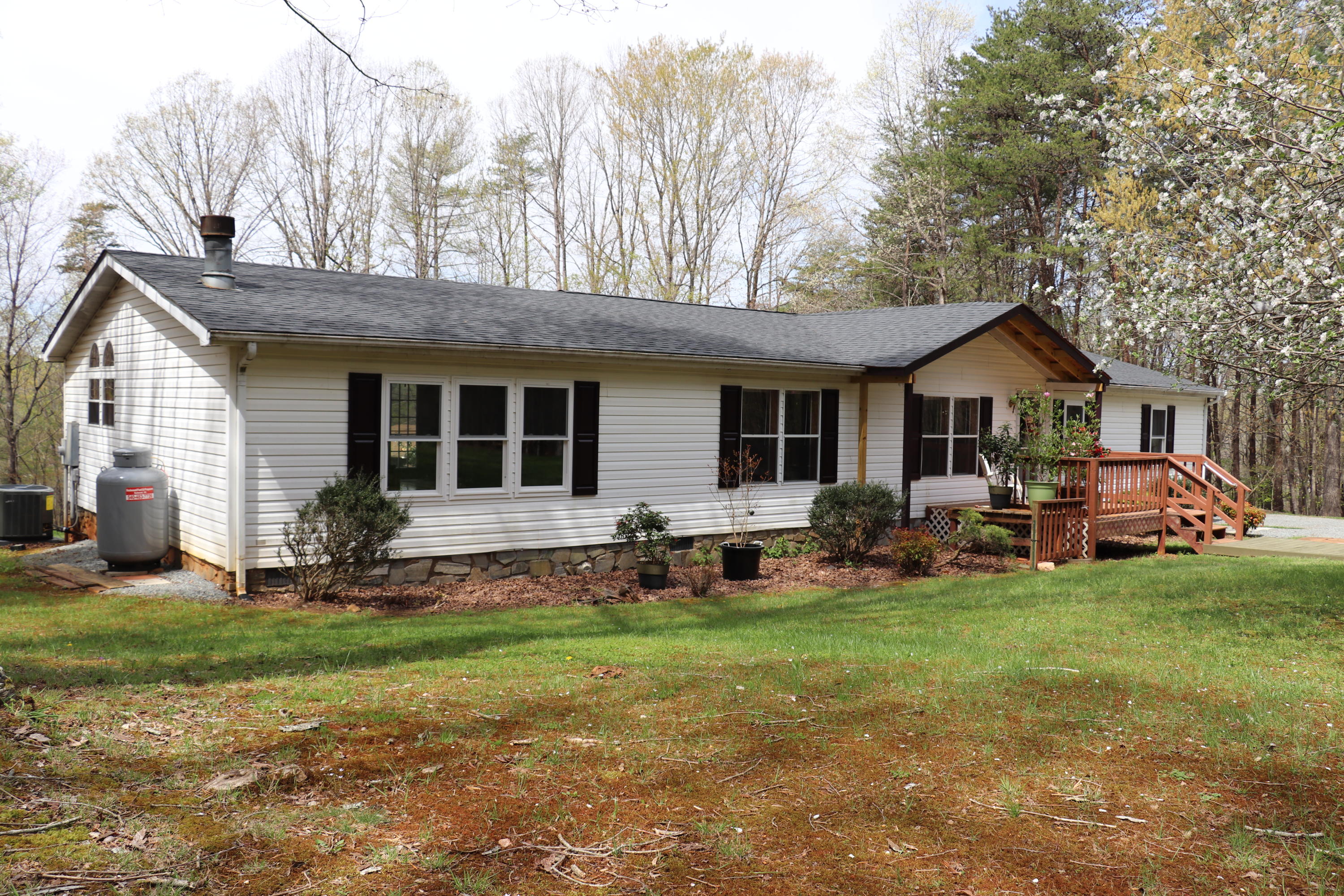 1157 Trough Run Road Moneta, VA 24121 - Photo 8 of 38 Front View