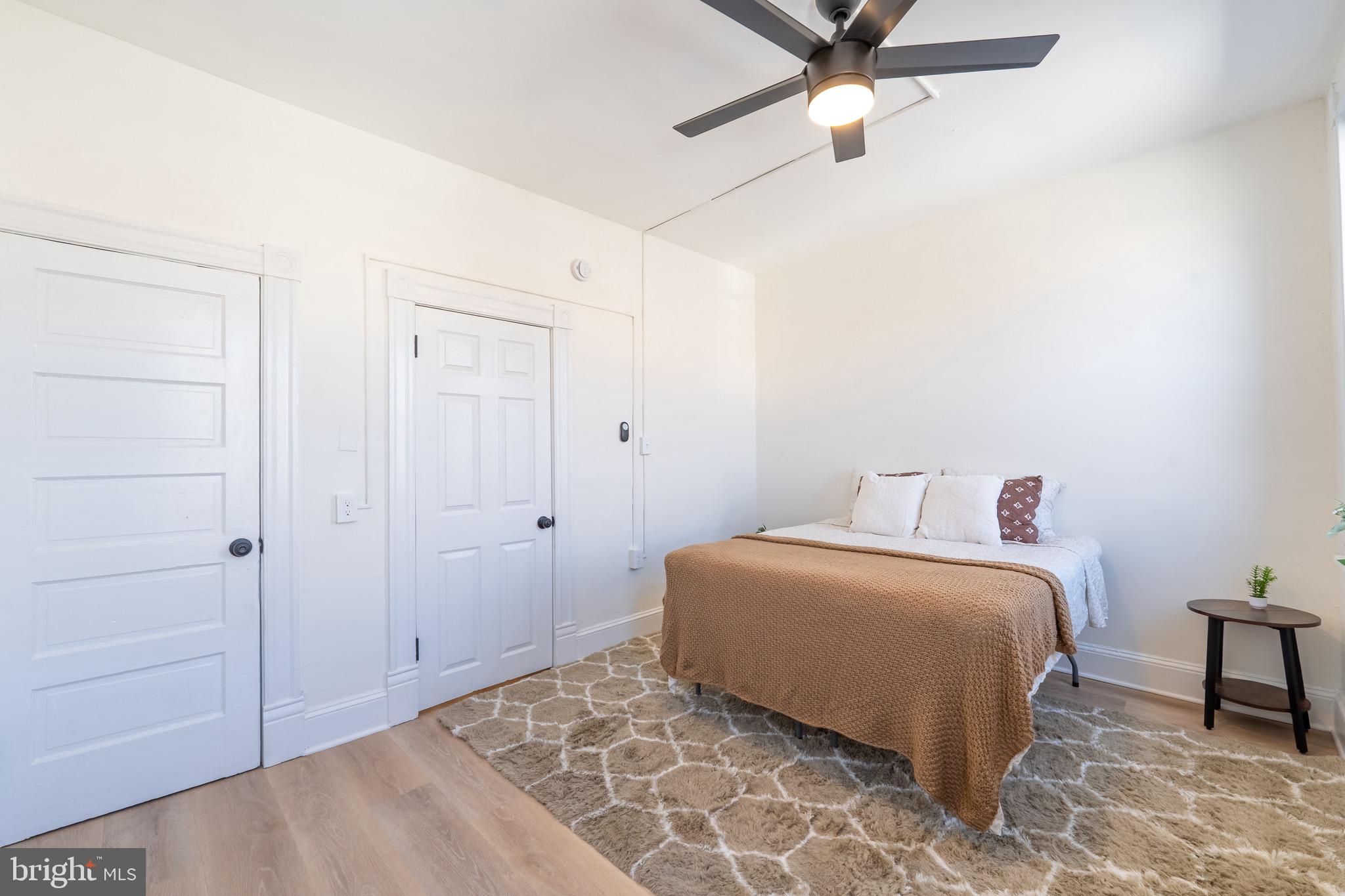 511 East 35th Street Baltimore, MD 21218 - Photo 10 of 19 a bedroom with a bed and a table