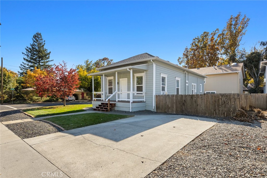 340 Oak Street Chico, CA 95928 - Photo 4 of 14 a view of a house with a yard