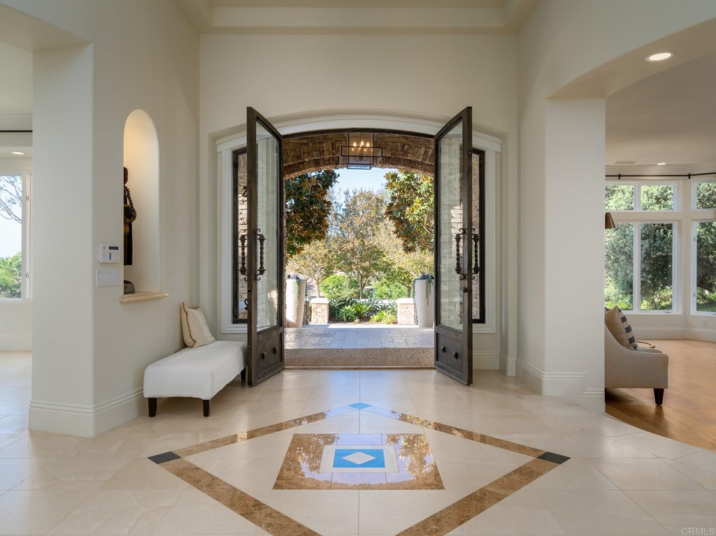 17039 Circa Del Sur Rancho Santa Fe, CA 92067 - Photo 4 of 26