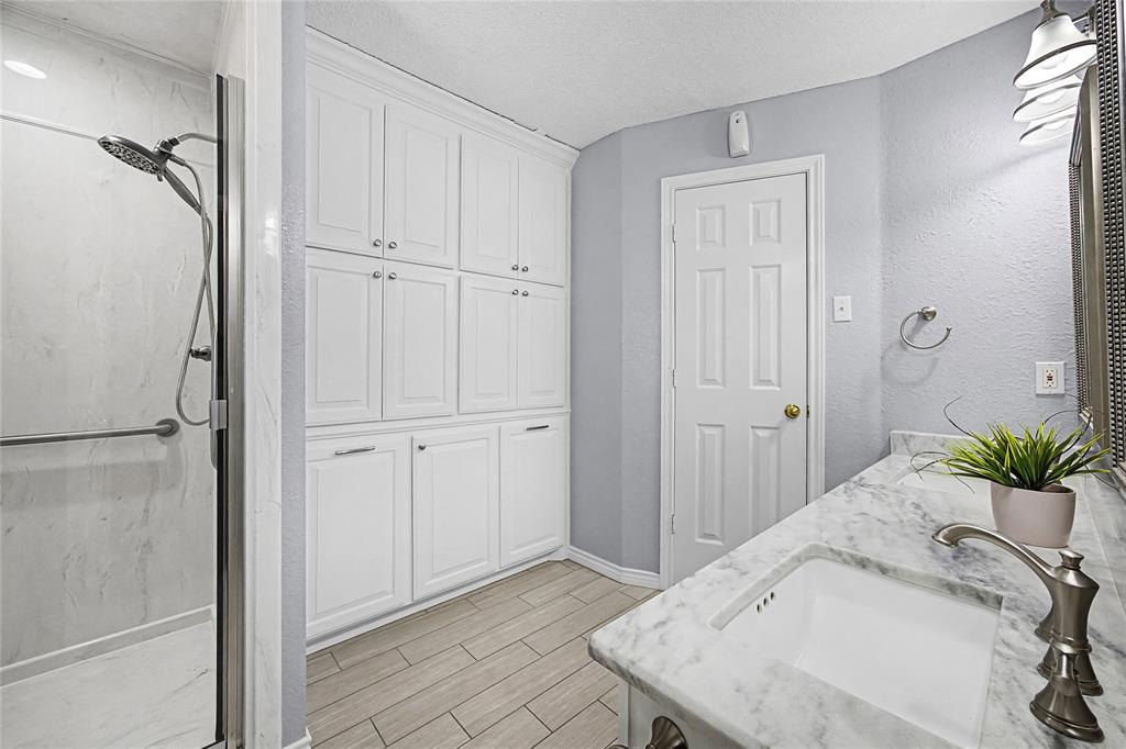 1043 Bells Chapel Road Waxahachie, TX 75165 - Photo 12 of 35 Primary bedroom bath