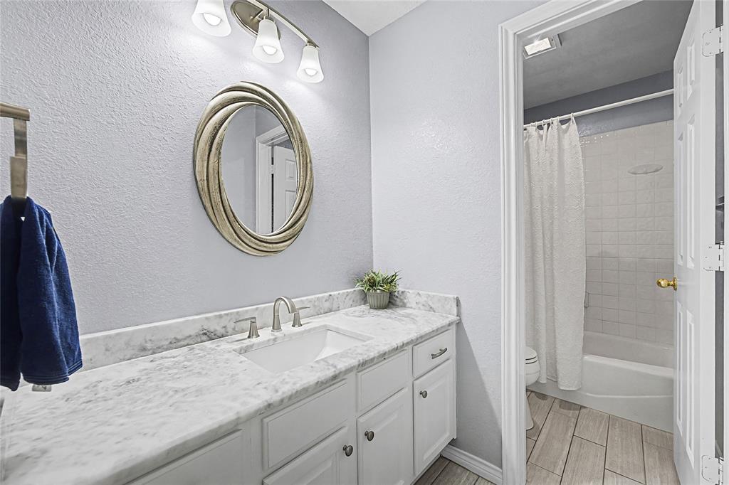 1043 Bells Chapel Road Waxahachie, TX 75165 - Photo 16 of 35 Bathroom 2