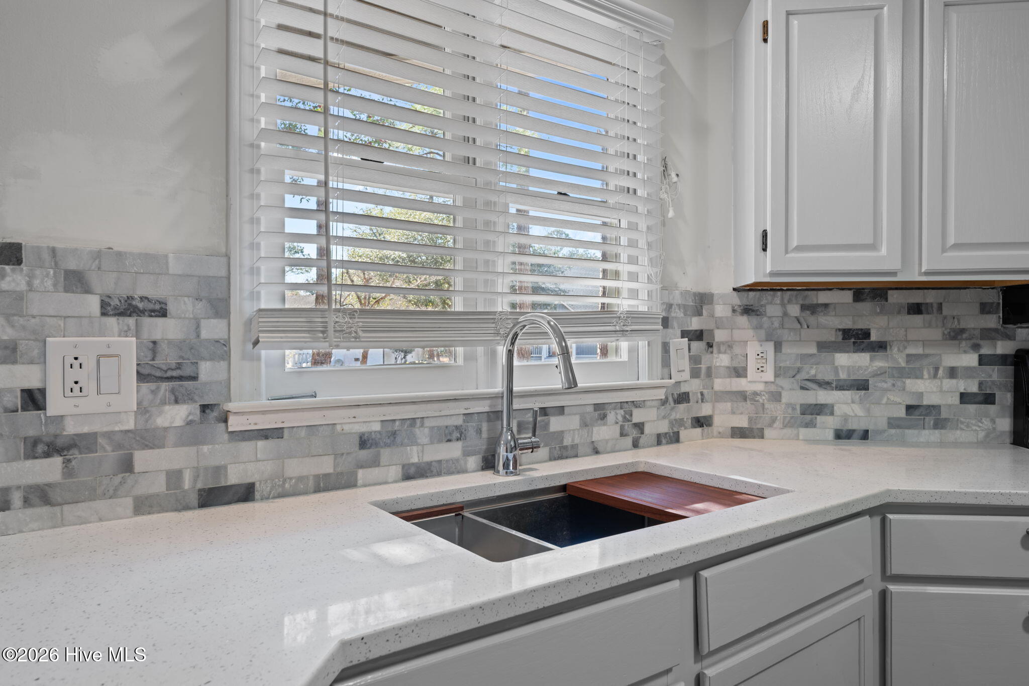 5801 Jolly Roger Road New Bern, NC 28560 - Photo 14 of 53 Tile backsplash
