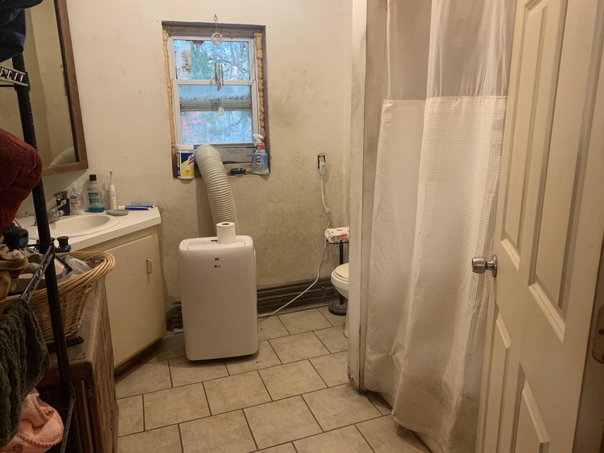 202 Norridgewock Road Fairfield, ME 04937 - Photo 18 of 34 Primary Bath