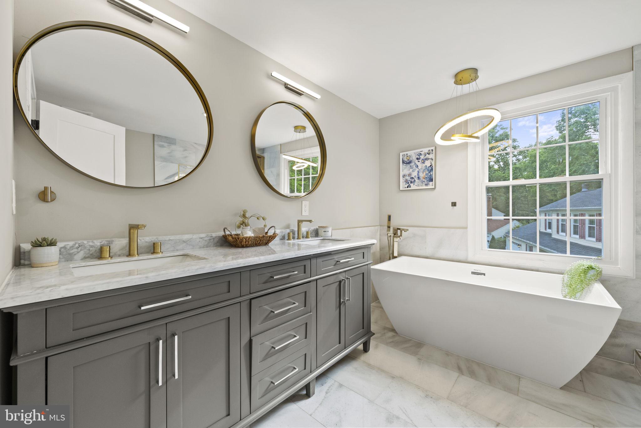 12261 Angel Wing Court Reston, VA 20191 - Photo 20 of 36 Primary Bathroom