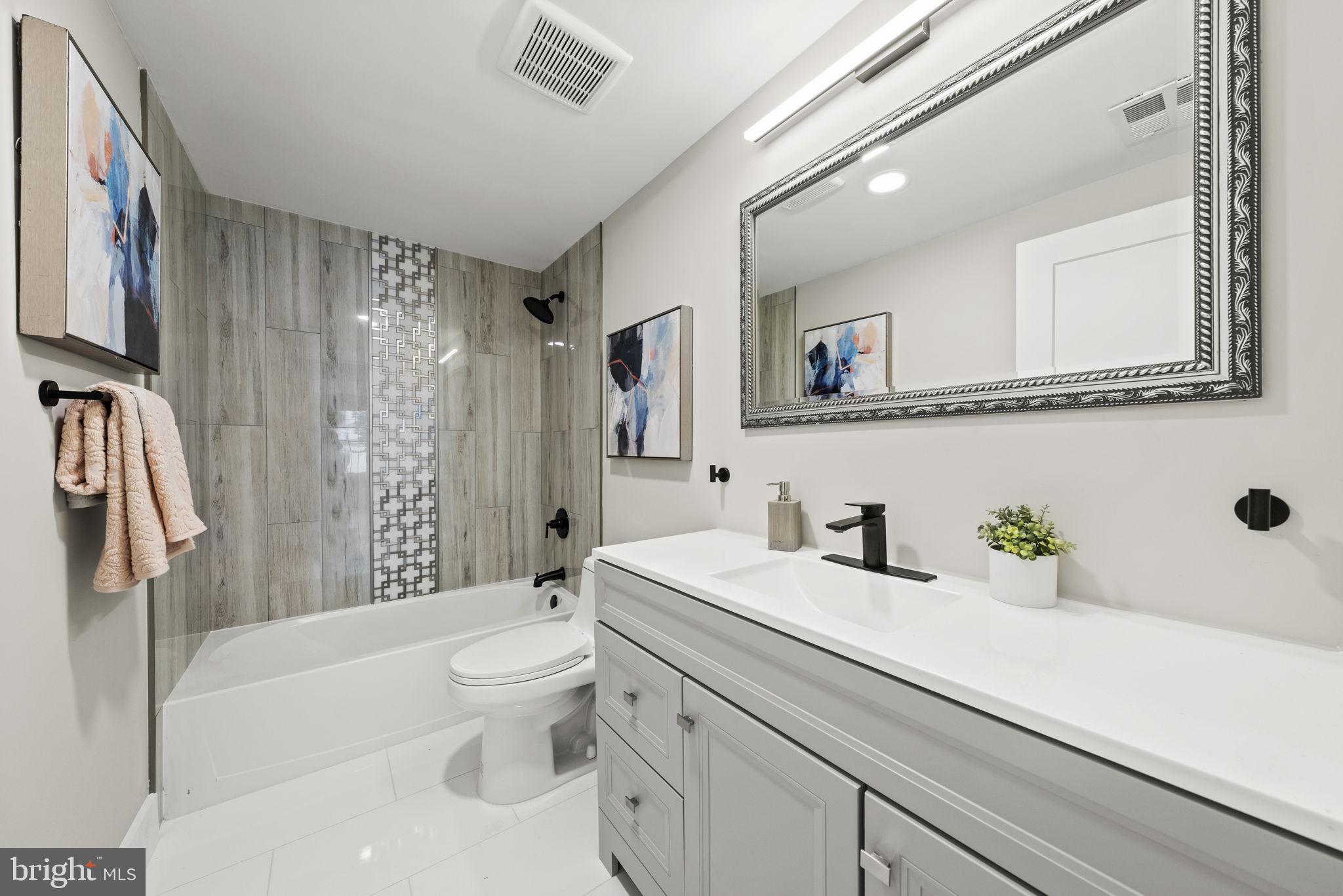12261 Angel Wing Court Reston, VA 20191 - Photo 22 of 36 Primary Bathroom