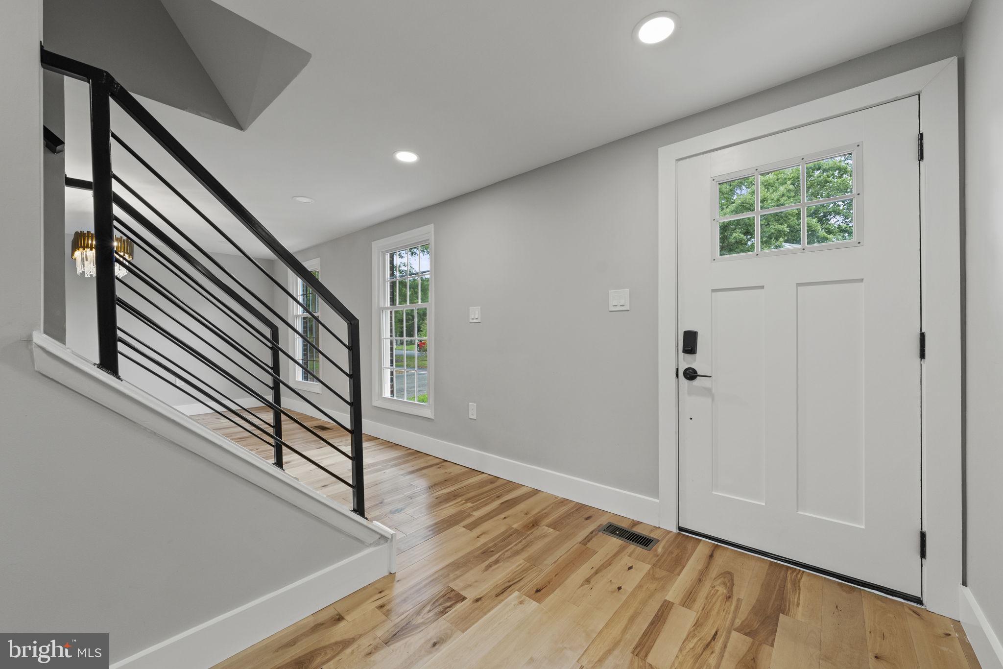 12261 Angel Wing Court Reston, VA 20191 - Photo 5 of 36 Foyer