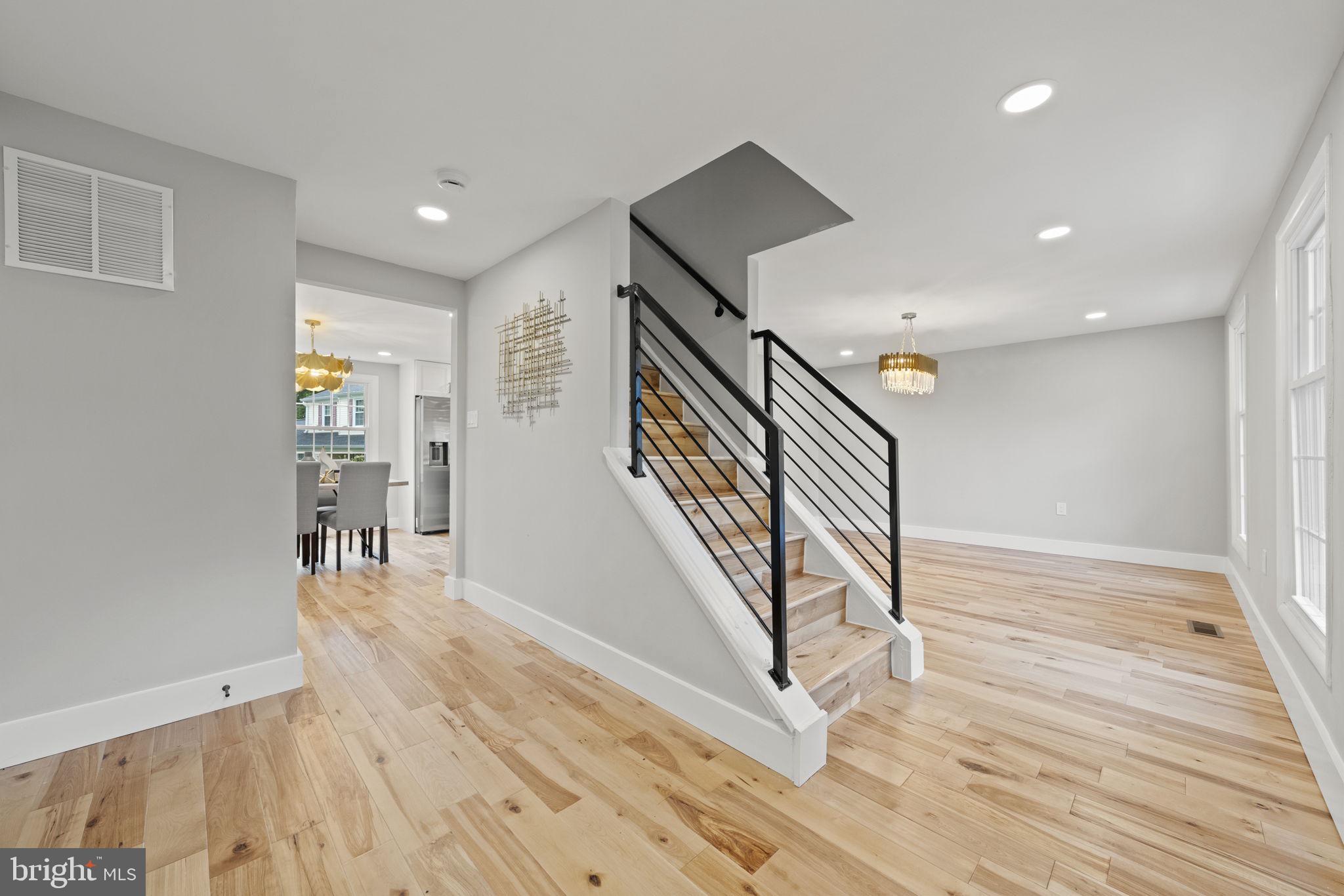 12261 Angel Wing Court Reston, VA 20191 - Photo 6 of 36 Foyer