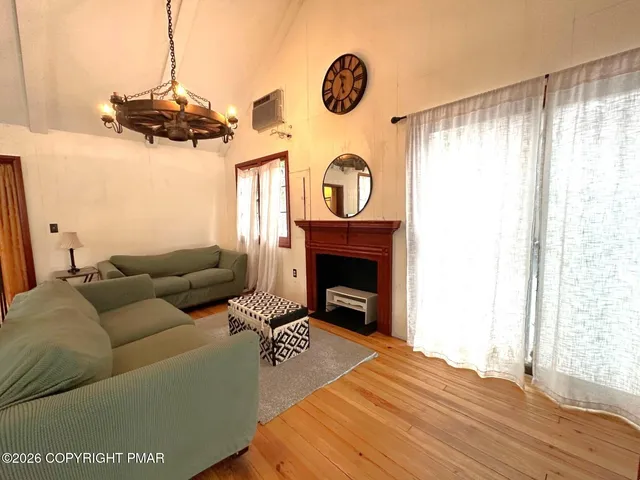 $1,495 | 168 Minisink Avenue, Shawnee On Delaware, PA 18301