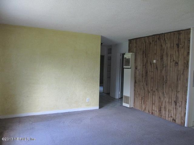 9769 Hogan Road Jacksonville, FL 32246 - Photo 2 of 8 Family Room