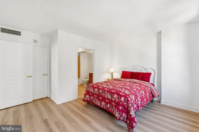 a view of a bedroom with wooden floor and bedroom
