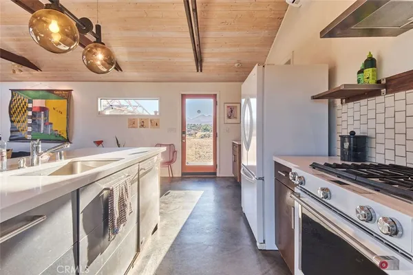 $699,000 | 52733 Oak Drive, Pioneertown, CA 92268