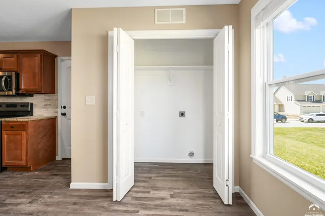 $299,900 | 2722 Chasehire Drive, Lawrence, KS 66046