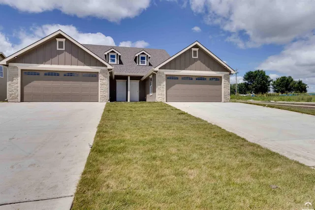 $299,900 | 2722 Chasehire Drive, Lawrence, KS 66046