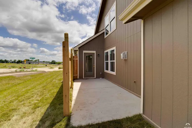 $299,900 | 2722 Chasehire Drive, Lawrence, KS 66046