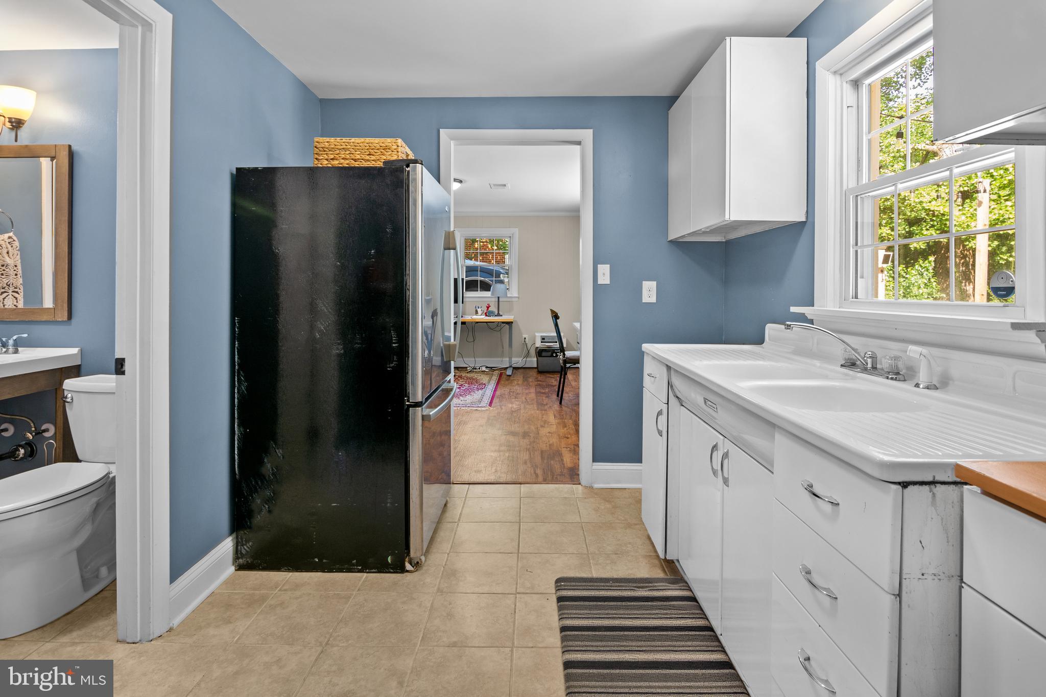 296 Halsey Road Annapolis, MD 21401 - Photo 42 of 56 kitchenette in between bedrooms