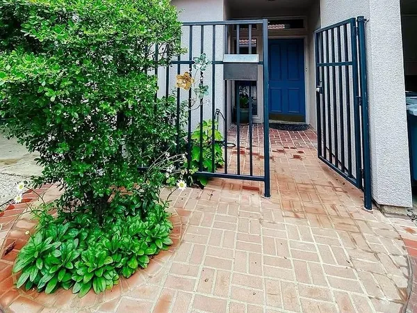 $3,450 | 4518 Glenwick Lane, Dallas, TX 75205