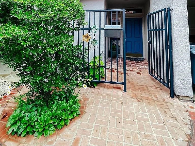 4518 Glenwick Lane Dallas, TX 75205 - Photo 13 of 14 a view of a pathway both side of house